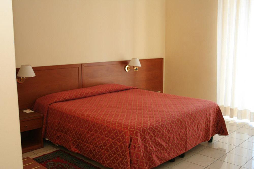 Hotel Adria Бари Экстерьер фото