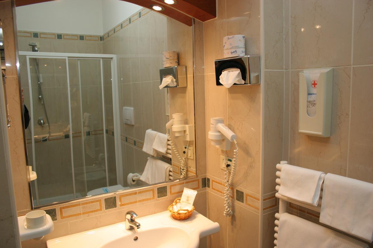 Hotel Adria Бари Экстерьер фото